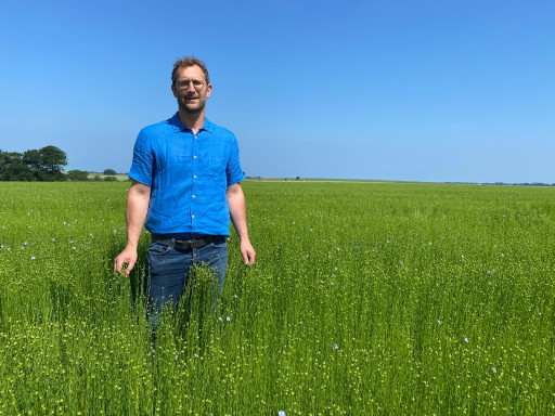 La Normandie, terre de lin : Maxime Barbe est la troisième génération de liniculteurs à Angiens