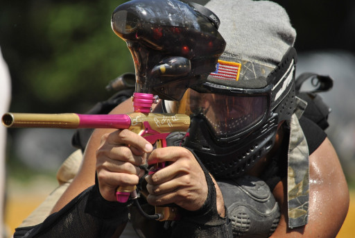 Jouer au paintball dans un contexte ludique