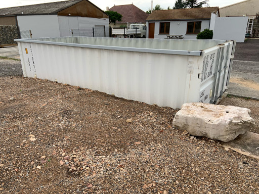 À Chalon-sur-Saône, un entrepreneur tente de développer des piscines construites à partir de containers de fret