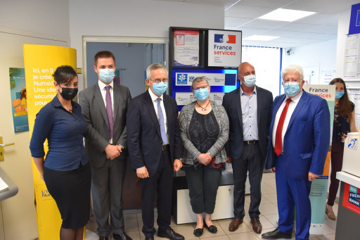 Le préfet des Vosges visite le bureau de la poste labellisé