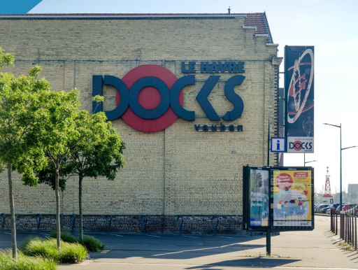 Trois centres commerciaux vendus au Havre et à Rouen