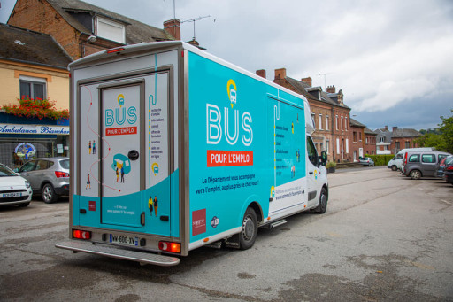 Le bus pour l'emploi sillonne les routes samariennes