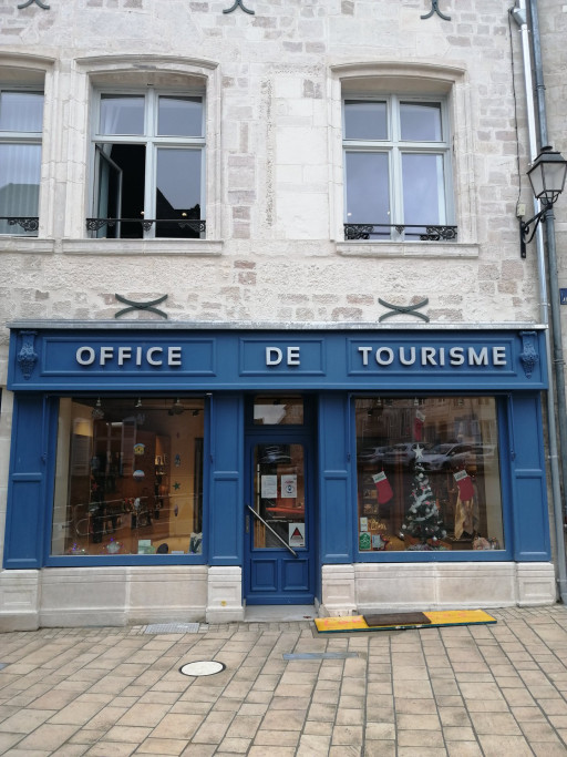 Le maire de Neufchâteau inaugure l’Office du Tourisme et le camping municipal