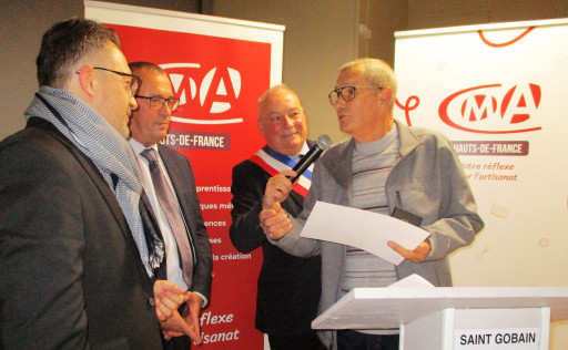 Saint-Gobain : 58 ans que Marc Vitu coupe les cheveux des hommes