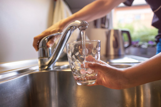 Les Français plébiscitent l'eau du robinet... sans la connaître