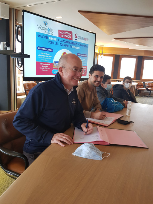 Vosgelis soutient les enfants scolarisés de son parc