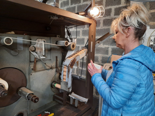 ERA, la seule entreprise en France à fabriquer des brosses adhésives