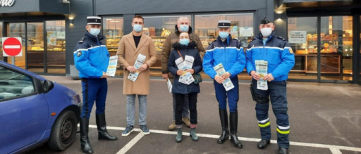 Des sacs à pain distribués pour sensibiliser à la sécurité routière