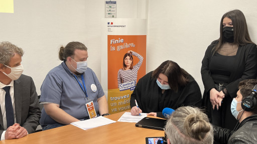 Les premiers Contrats d'engagement jeune signés
