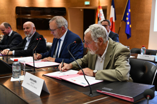 Le département signe une convention de partenariat