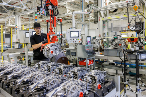 À l'usine de Cléon, Renault inaugure une nouvelle ligne de production de moteurs électriques