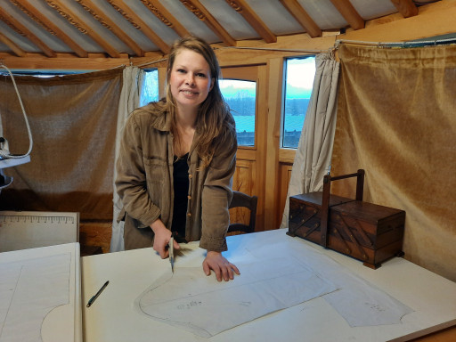 Avec Confections Voyageuses, Sophie Demey sensibilise à une couture éthique