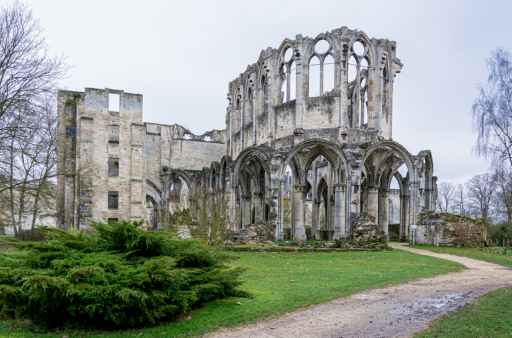 La convention de financement de l’Abbaye Notre-Dame d’Ourscamp signée pour la restaurer