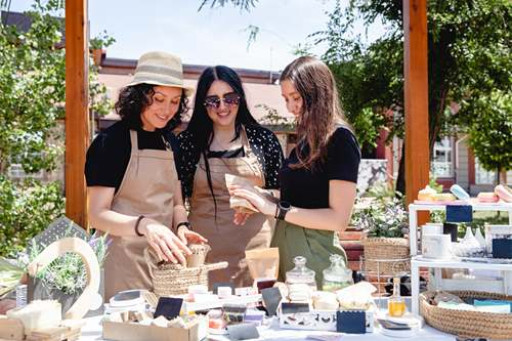 Neuilly-sous-Clermont, le premier marché d'artisans locaux envahit les rues