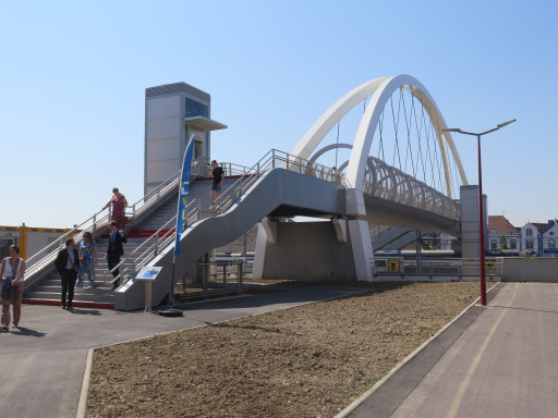 Une passerelle monumentale inaugurée à Hazebrouck