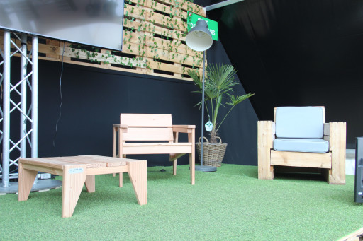 Otôk Tône remet le bois français au coeur du mobilier urbain