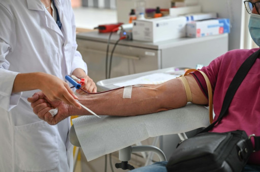 Don de plasma: sous perfusion américaine, la France cherche son indépendance