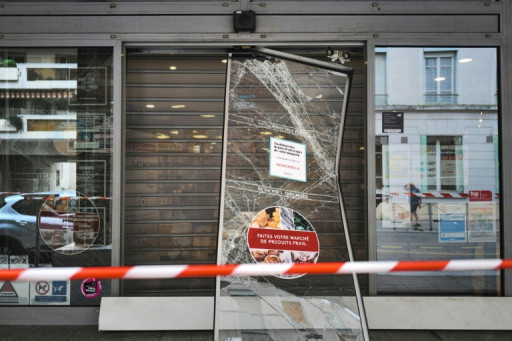 Lyon et Grenoble sidérées après une nuit de vandalisme et de pillage