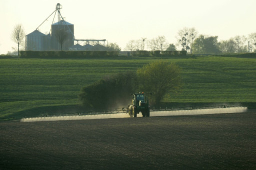 Glyphosate: une étude très attendue avant un éventuel renouvellement de l'autorisation en Europe