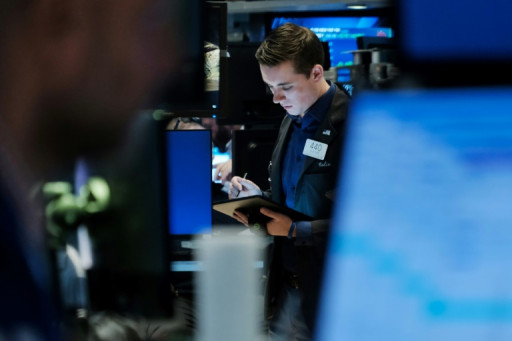 Wall Street trébuche avant l'emploi américain, les taux obligataires montent