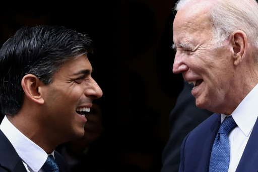 En visite éclair avant l'Otan, Joe Biden rencontre le roi Charles à Londres