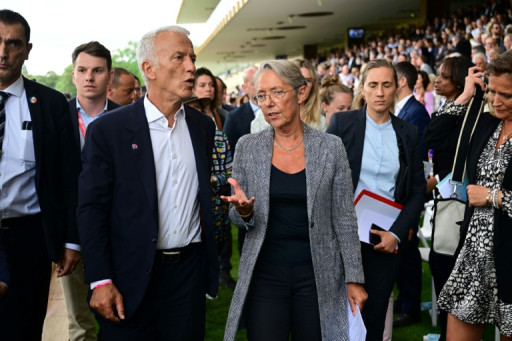 "Il n'y aura pas de hausses d'impôts", notamment pour les entreprises, assure Borne devant le Medef