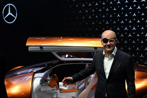 "N'ayez pas peur" dit Olaf Scholz aux constructeurs automobiles allemands