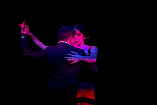 Dans les milongas de Buenos Aires, la crise se danse, comme toujours