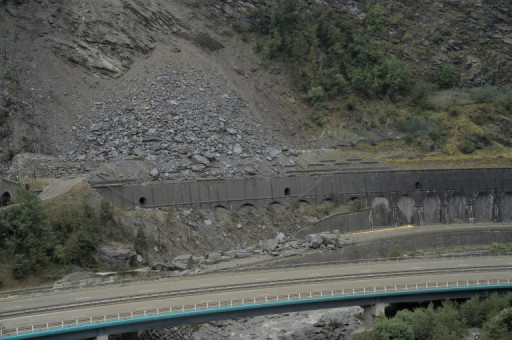 Eboulement en Savoie: réouverture de l'autoroute, le train attendra