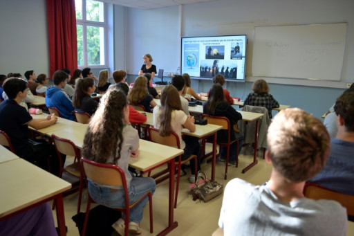 Enseignants: "autour de 200 postes" non pourvus dans le second degré, selon Attal