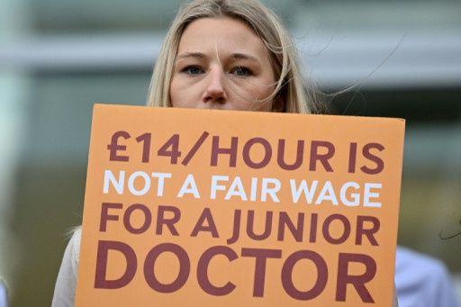 Grève conjointe inédite de médecins dans les hôpitaux en Angleterre