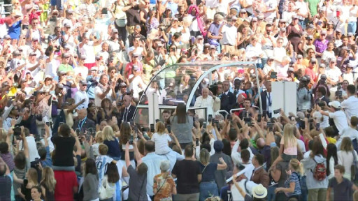 "Bonjour Marseille, bonjour la France!": le Vélodrome cathédrale d'un jour du pape François