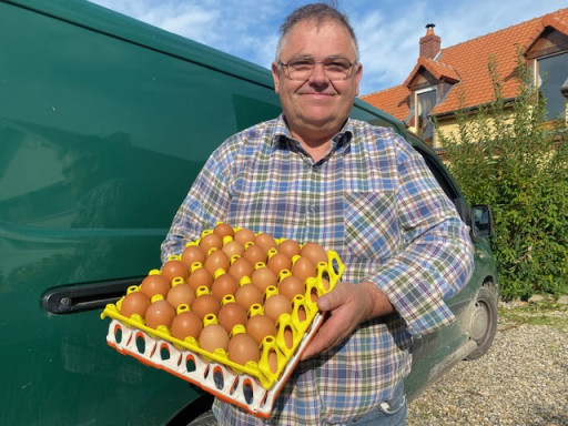 À Cavillon, Bertrand Roucou est fier de ses œufs de plein air