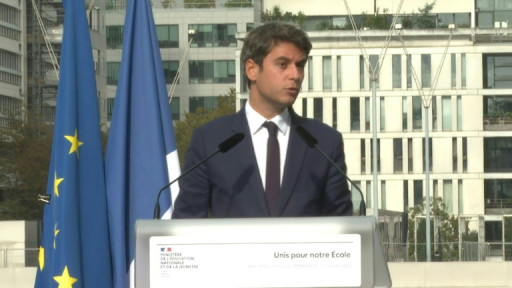 Attal lance une réflexion sur des "groupes de niveaux en français et mathématiques" au collège