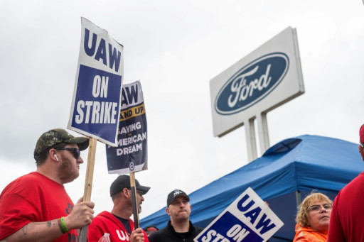 Etats-Unis: 8.700 employés supplémentaires cessent le travail chez Ford sur consigne du syndicat UAW