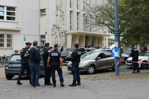 Un enseignant tué dans une attaque islamiste à Arras, la France en alerte "urgence attentat"