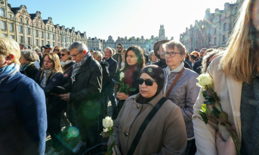 Attentat islamiste: Arras "debout", avant un hommage national lundi
