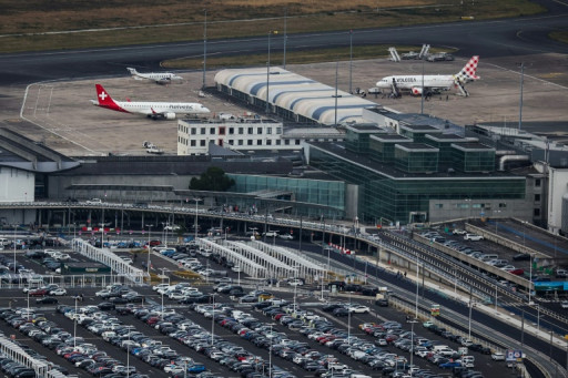 Dix aéroports français visés par des alertes à la bombe, cinq évacués