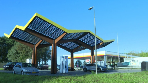 Pays-Bas: les chargeurs rapides défient les champions des bornes pour voitures électriques