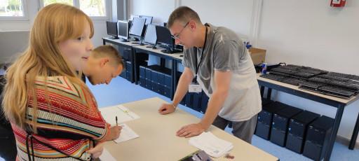 A Fameck, 90 ordinateurs offerts aux collégiens de Charles de Gaulle