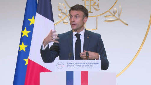 Macron veut "transformer" la recherche et ouvrir "l'acte 2 de l'autonomie" des universités