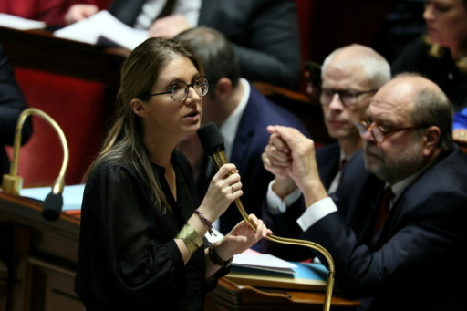 IVG dans la Constitution: réunion du Congrès "le 5 mars", annonce Aurore Bergé
