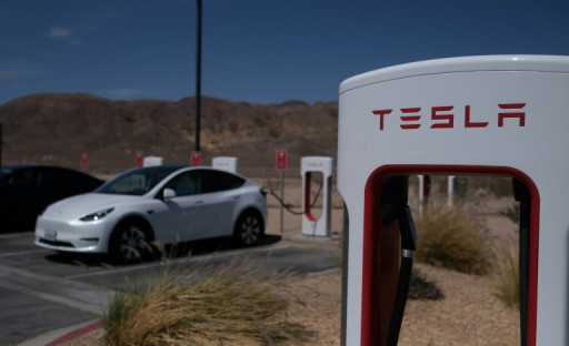 Autopilote controversé: Tesla obligé de rappeler deux millions de véhicules