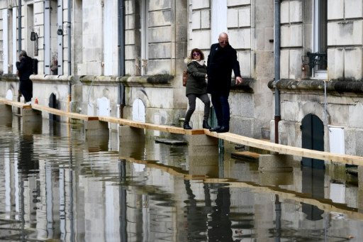 Inondations: la Charente atteint son pic avant une lente décrue jusqu'à Noël