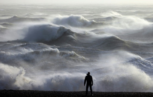 Alertes inondations au Royaume-Uni après la tempête Henk, un automobiliste tué