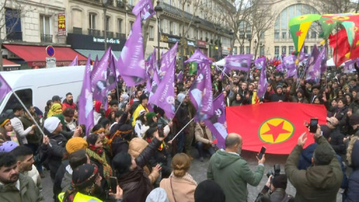Des milliers de personnes à Paris pour réclamer "justice" pour trois militantes Kurdes assassinées en 2013