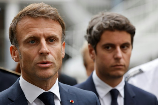 Macron met l'accent sur la jeunesse et l'école pour "réarmer" le pays