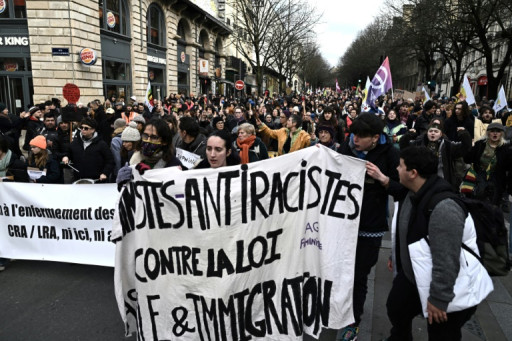 Les opposants à la loi sur l'immigration jettent leurs dernières forces dans la rue