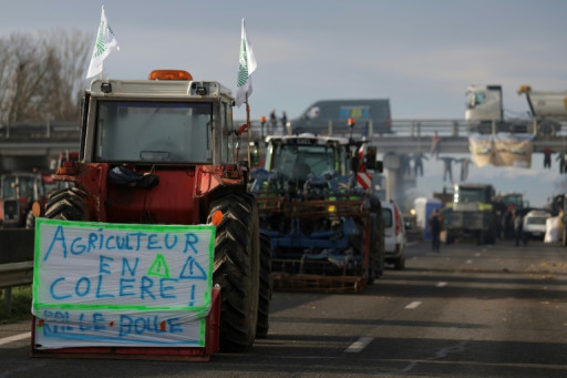 Agriculteurs fortement mobilisés, une agricultrice et sa fille tuées sur un barrage
