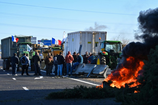 "Ici on reste". Dans le Gard, les agriculteurs ne désarment pas